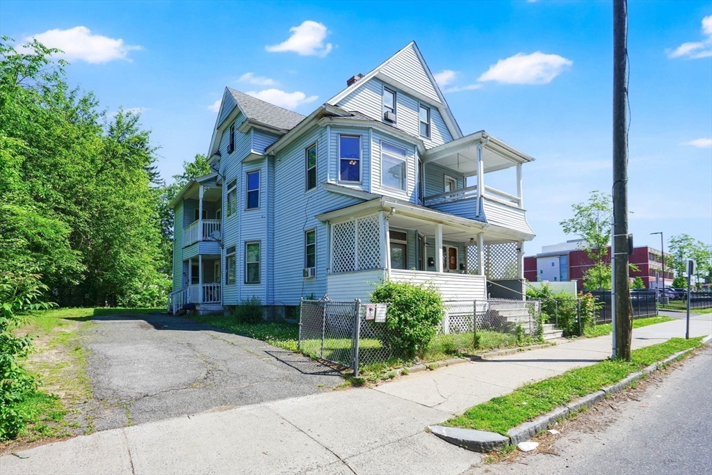 658 Union Street Springfield, MA 01109 - Photo 1 of 17