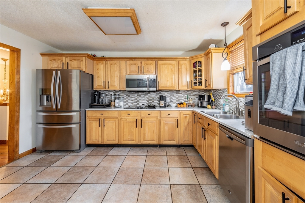 155 Lucerne Road Springfield, MA 01119 - Photo 7 of 20