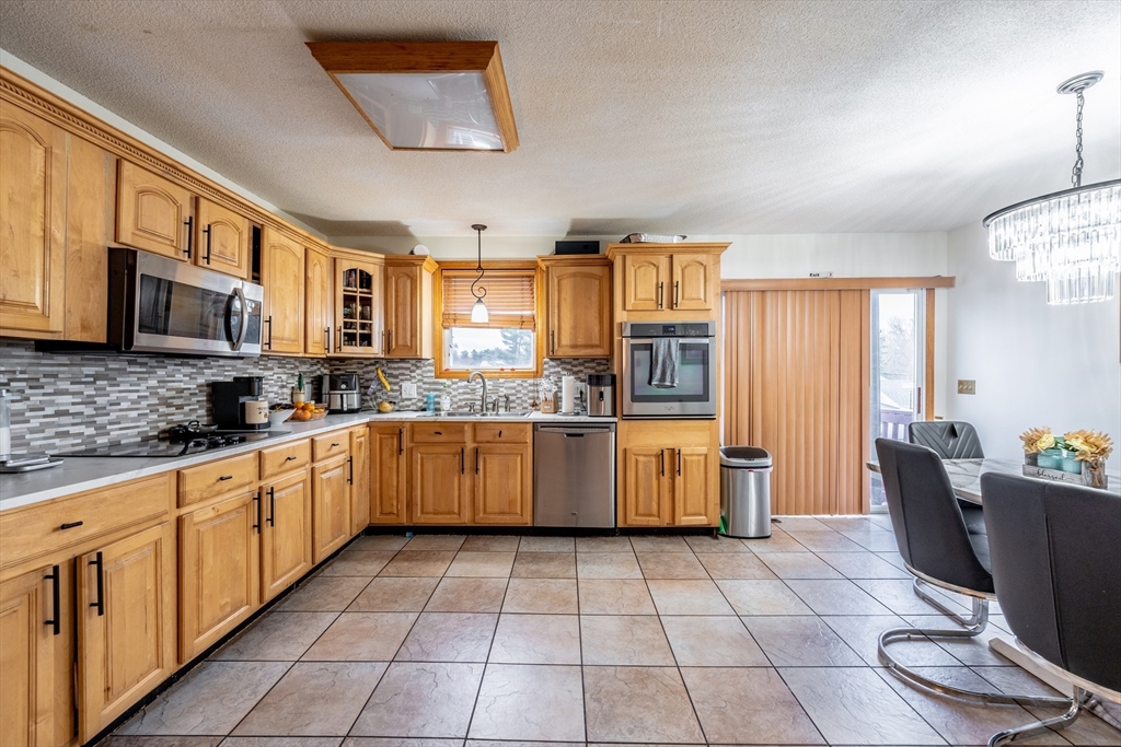 155 Lucerne Road Springfield, MA 01119 - Photo 9 of 20