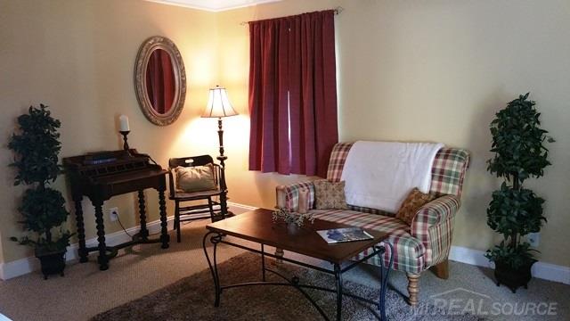 2231 Roslyn Road Grosse Pointe, MI 48236 - Photo 3 of 12 31305726-2.JPG