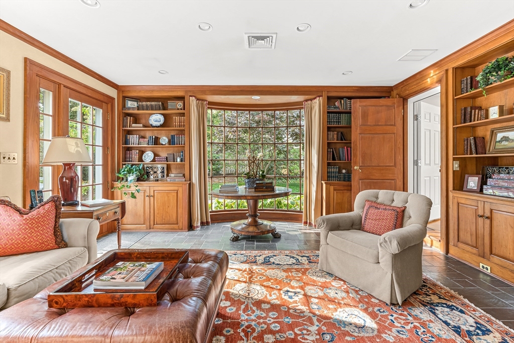 33 Hundreds Circle Wellesley, MA 02481 - Photo 17 of 40