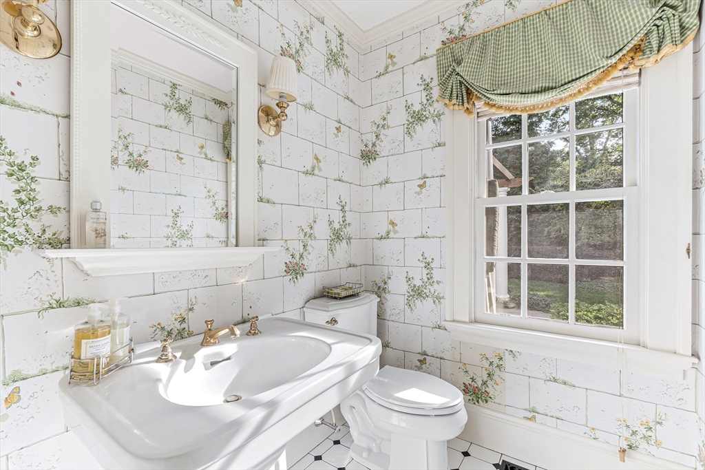 33 Hundreds Circle Wellesley, MA 02481 - Photo 19 of 40