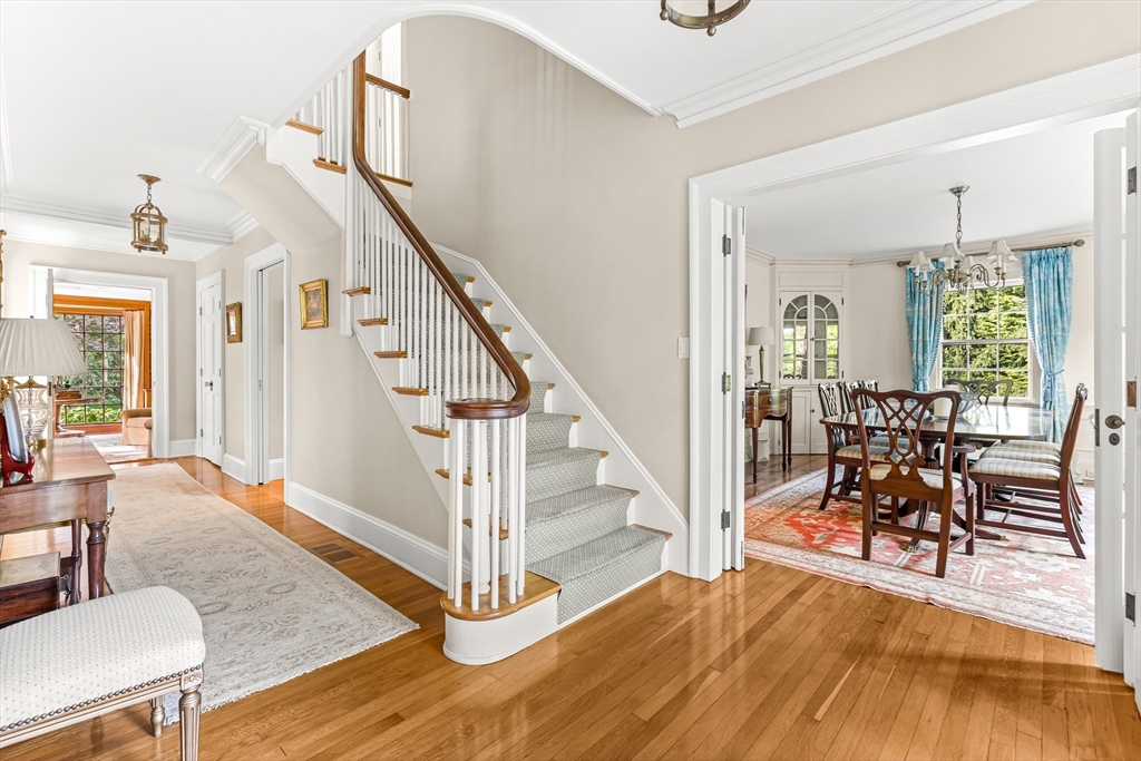 33 Hundreds Circle Wellesley, MA 02481 - Photo 2 of 40