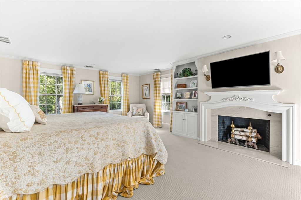 33 Hundreds Circle Wellesley, MA 02481 - Photo 24 of 40