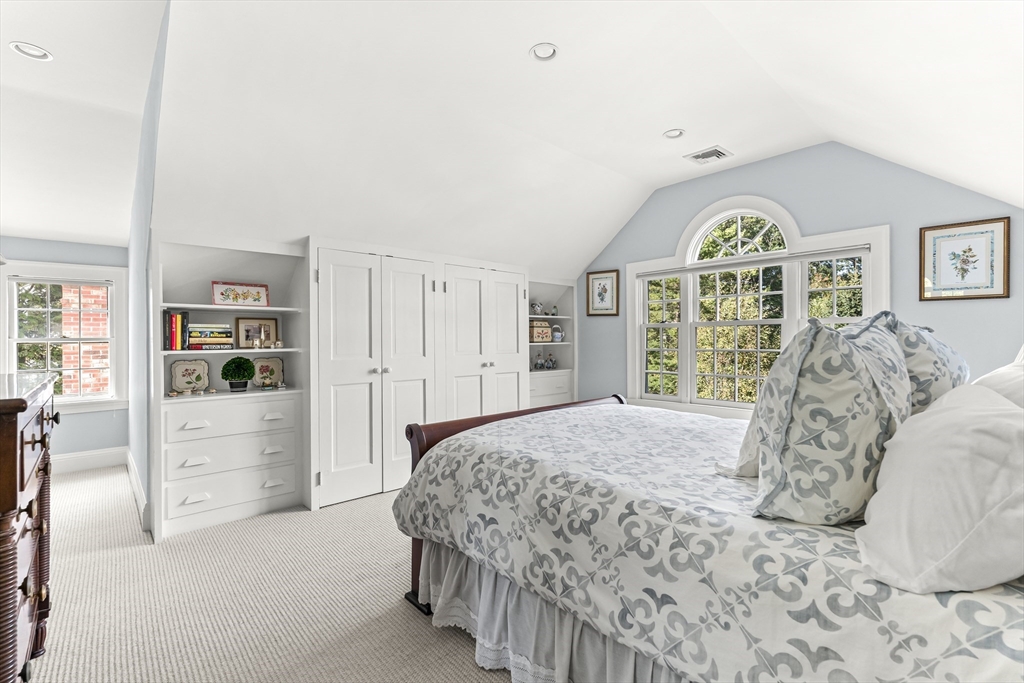 33 Hundreds Circle Wellesley, MA 02481 - Photo 32 of 40