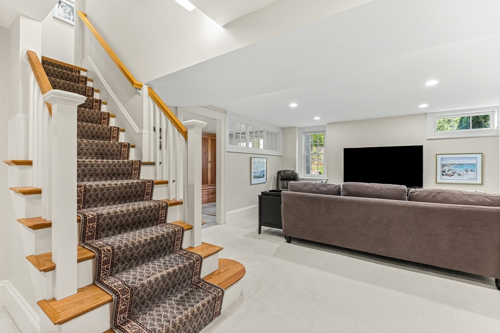 33 Hundreds Circle Wellesley, MA 02481 - Photo 34 of 40