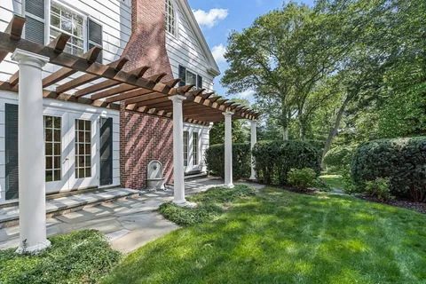 $4,150,000 | 33 Hundreds Circle, Wellesley, MA 02481