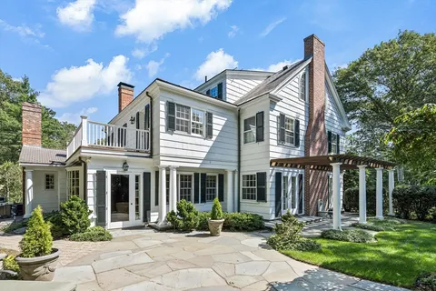 $4,150,000 | 33 Hundreds Circle, Wellesley, MA 02481