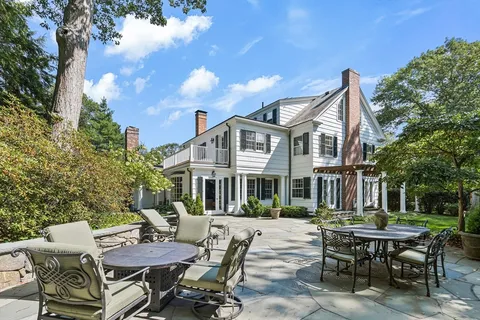 $4,150,000 | 33 Hundreds Circle, Wellesley, MA 02481