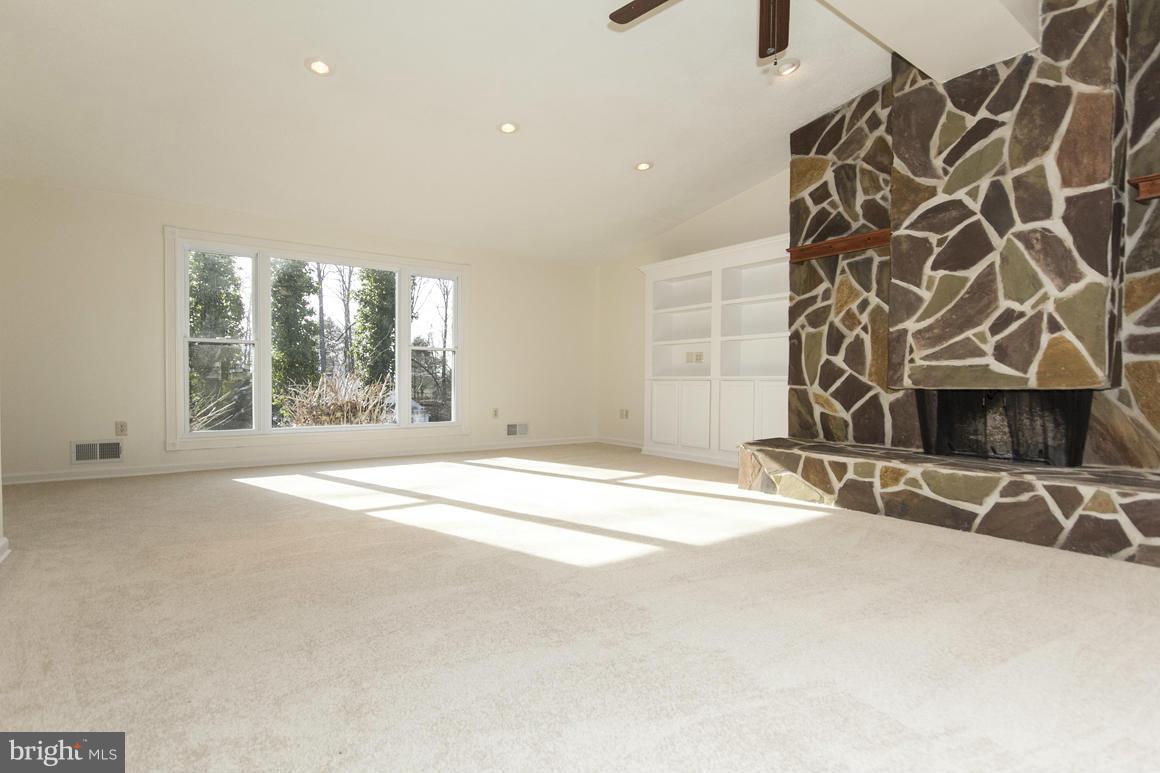 3632 Blenheim Road Phoenix, MD 21131 - Photo 3 of 28 Living Room