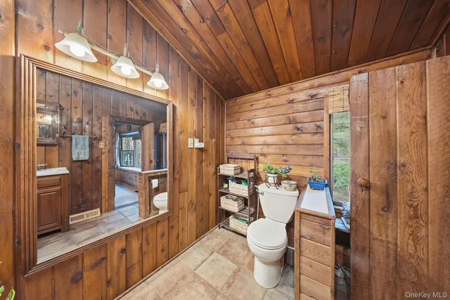 $295,000 | 747 Oakland Valley Road, Cuddebackville, NY 12729