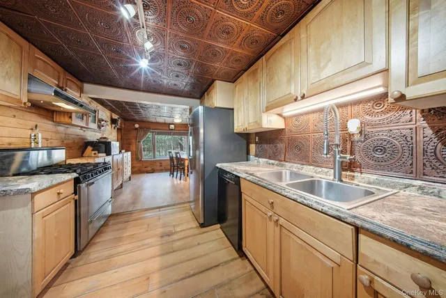 $295,000 | 747 Oakland Valley Road, Cuddebackville, NY 12729