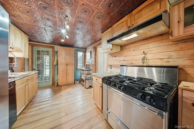 $295,000 | 747 Oakland Valley Road, Cuddebackville, NY 12729