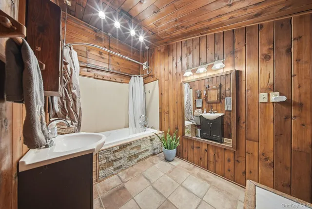 $295,000 | 747 Oakland Valley Road, Cuddebackville, NY 12729