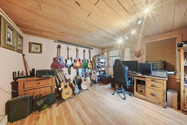 $295,000 | 747 Oakland Valley Road, Cuddebackville, NY 12729