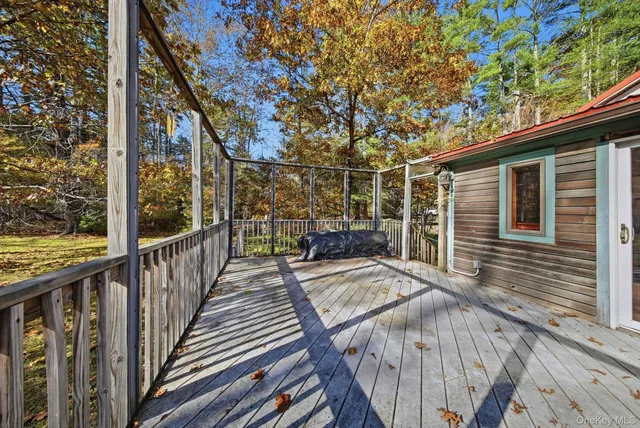 $295,000 | 747 Oakland Valley Road, Cuddebackville, NY 12729