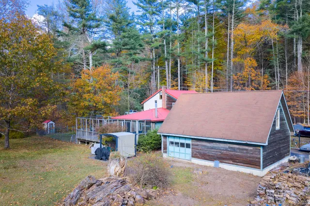 $295,000 | 747 Oakland Valley Road, Cuddebackville, NY 12729