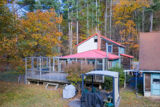 $295,000 | 747 Oakland Valley Road, Cuddebackville, NY 12729