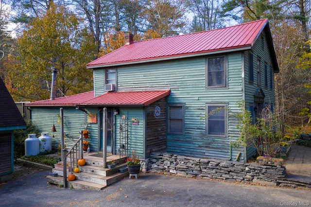 $295,000 | 747 Oakland Valley Road, Cuddebackville, NY 12729