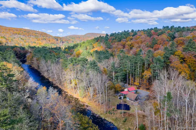 $295,000 | 747 Oakland Valley Road, Cuddebackville, NY 12729