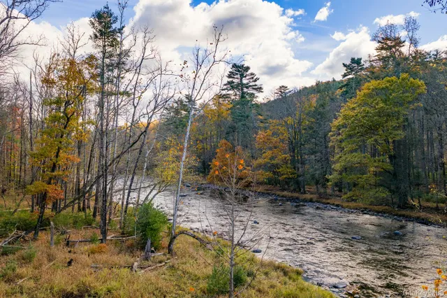 $295,000 | 747 Oakland Valley Road, Cuddebackville, NY 12729