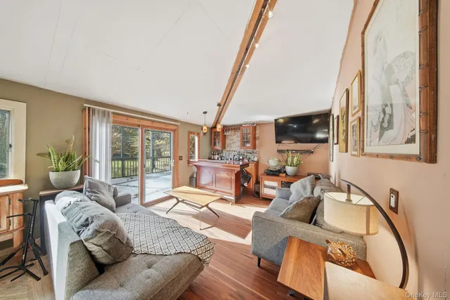 $295,000 | 747 Oakland Valley Road, Cuddebackville, NY 12729