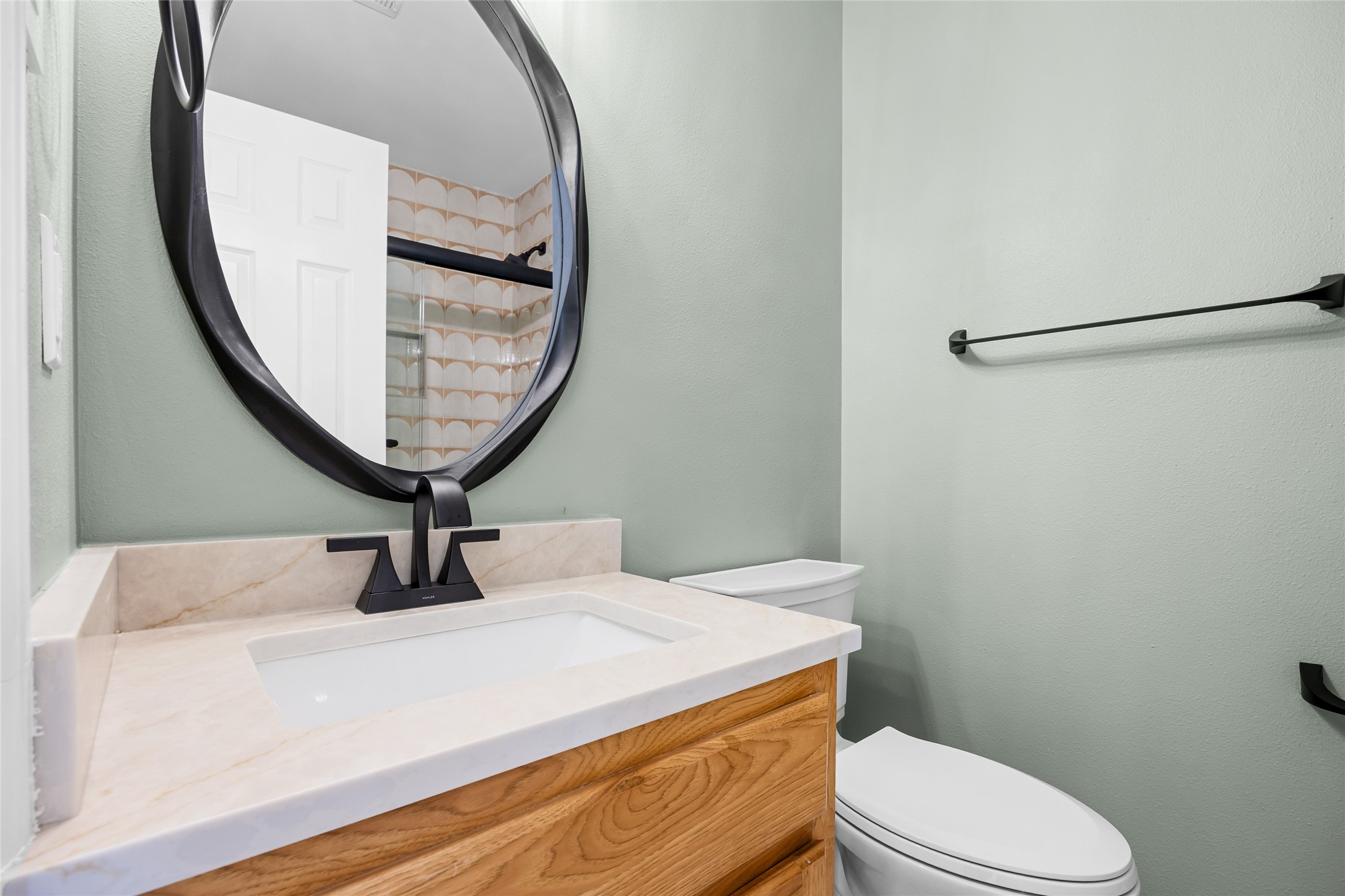 1002 Crestview Street Round Rock, TX 78681 - Photo 29 of 40 Full bath featuring curtained shower and vanity