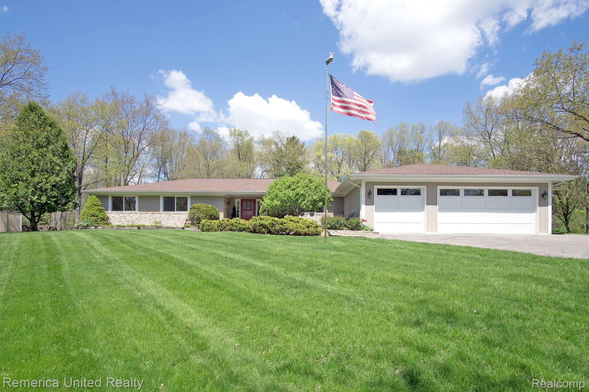 11235 Newman Road Brighton, MI 48114 - Photo 1 of 41 _DSC1826.jpg