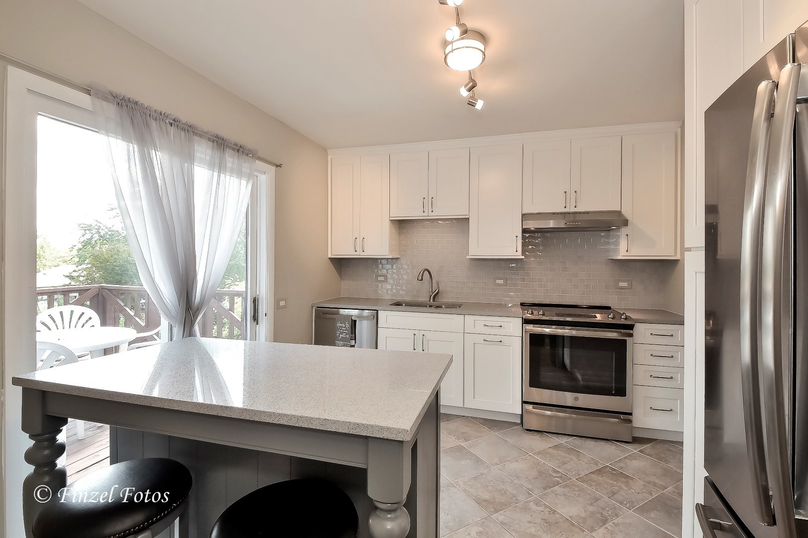 1755 Kent Road Hoffman Estates, IL 60169 - Photo 6 of 23