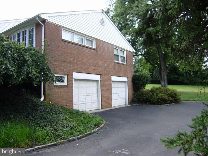 707 Mallard Road Wayne, PA 19087 - Photo 3 of 23