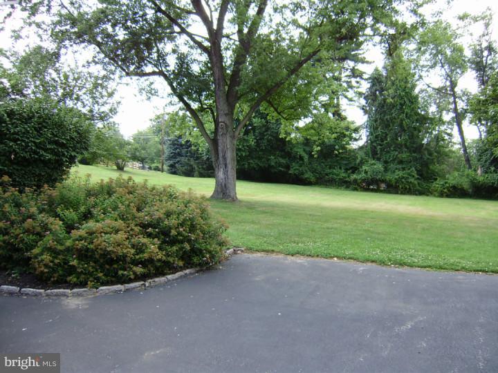 707 Mallard Road Wayne, PA 19087 - Photo 4 of 23