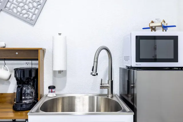 $1,800 | 411 Northwest 51st Avenue, Miami, FL 33126