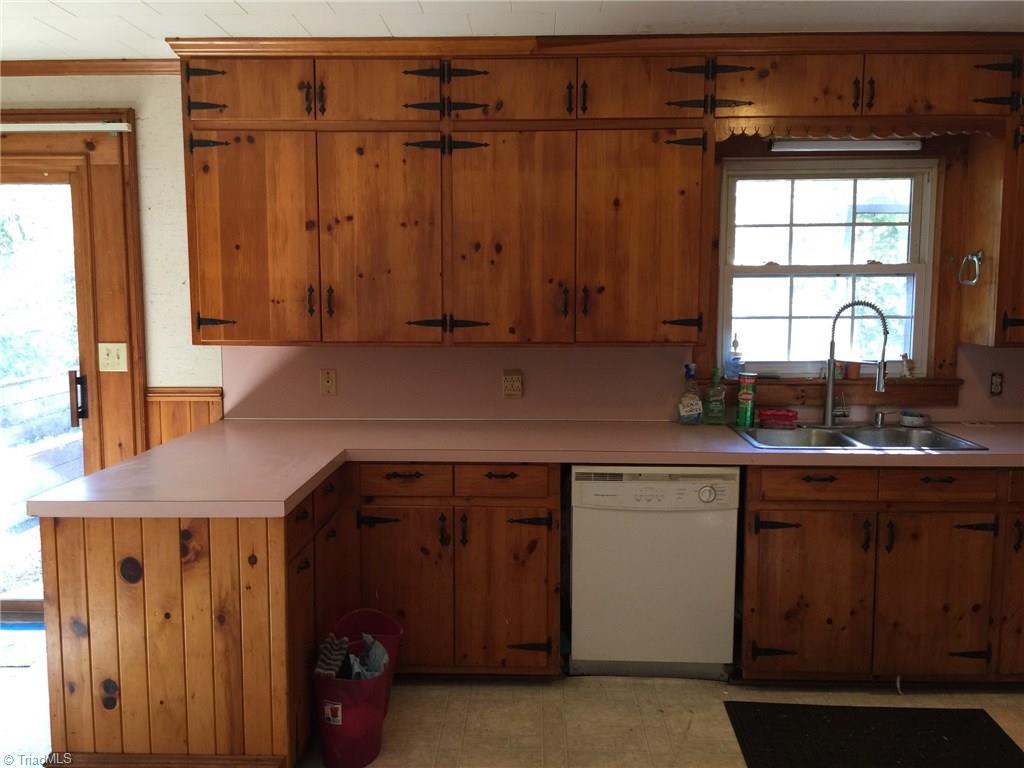 5545 Cedarbrook Road Jonesville, NC 28642 - Photo 5 of 9 Gallery Image 5