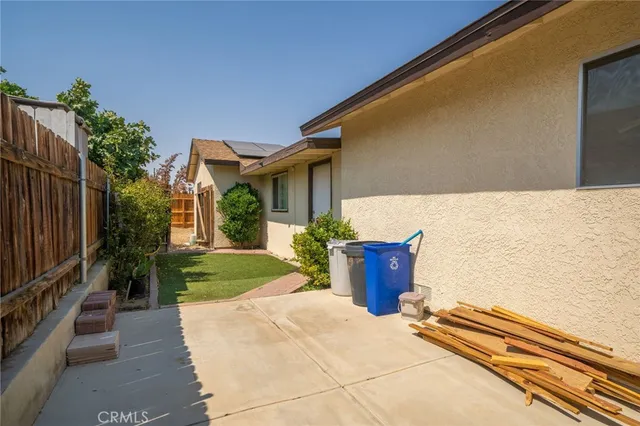 a view of a house with backyard and sitting area