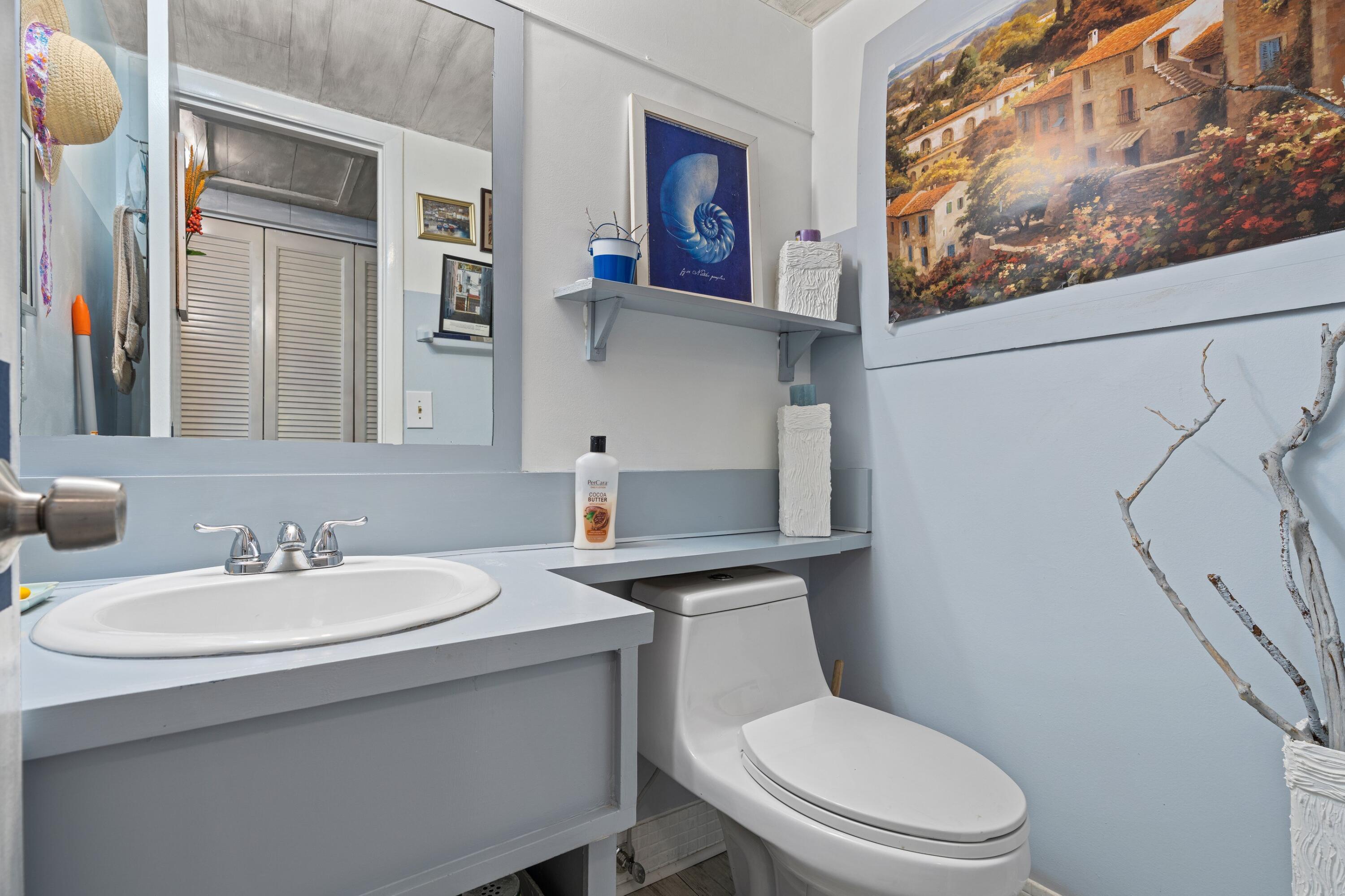 391 Tilford R Deerfield Beach, FL 33442 - Photo 16 of 30 Half Bath