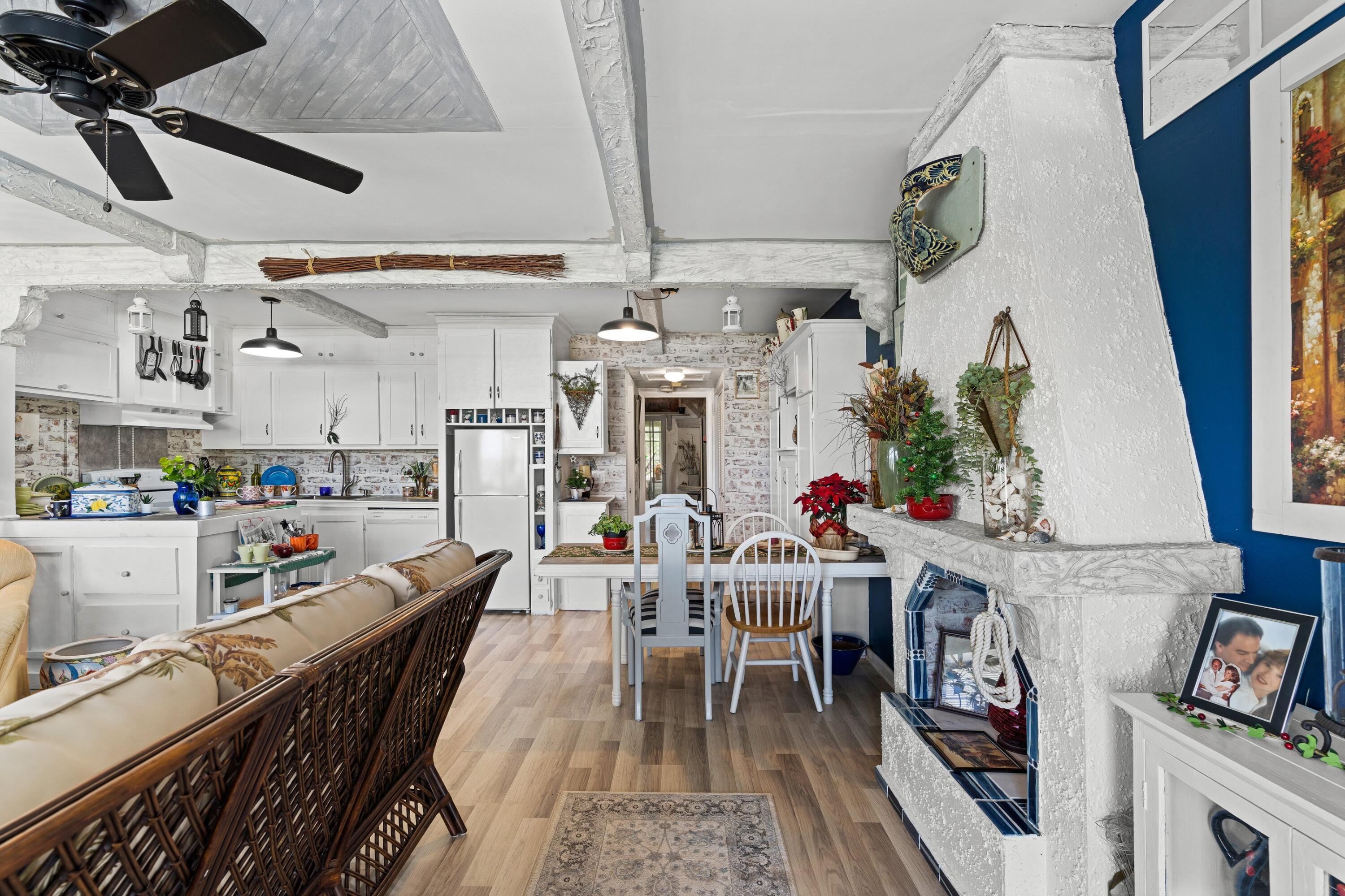 391 Tilford R Deerfield Beach, FL 33442 - Photo 2 of 30 View from Doorway Entry