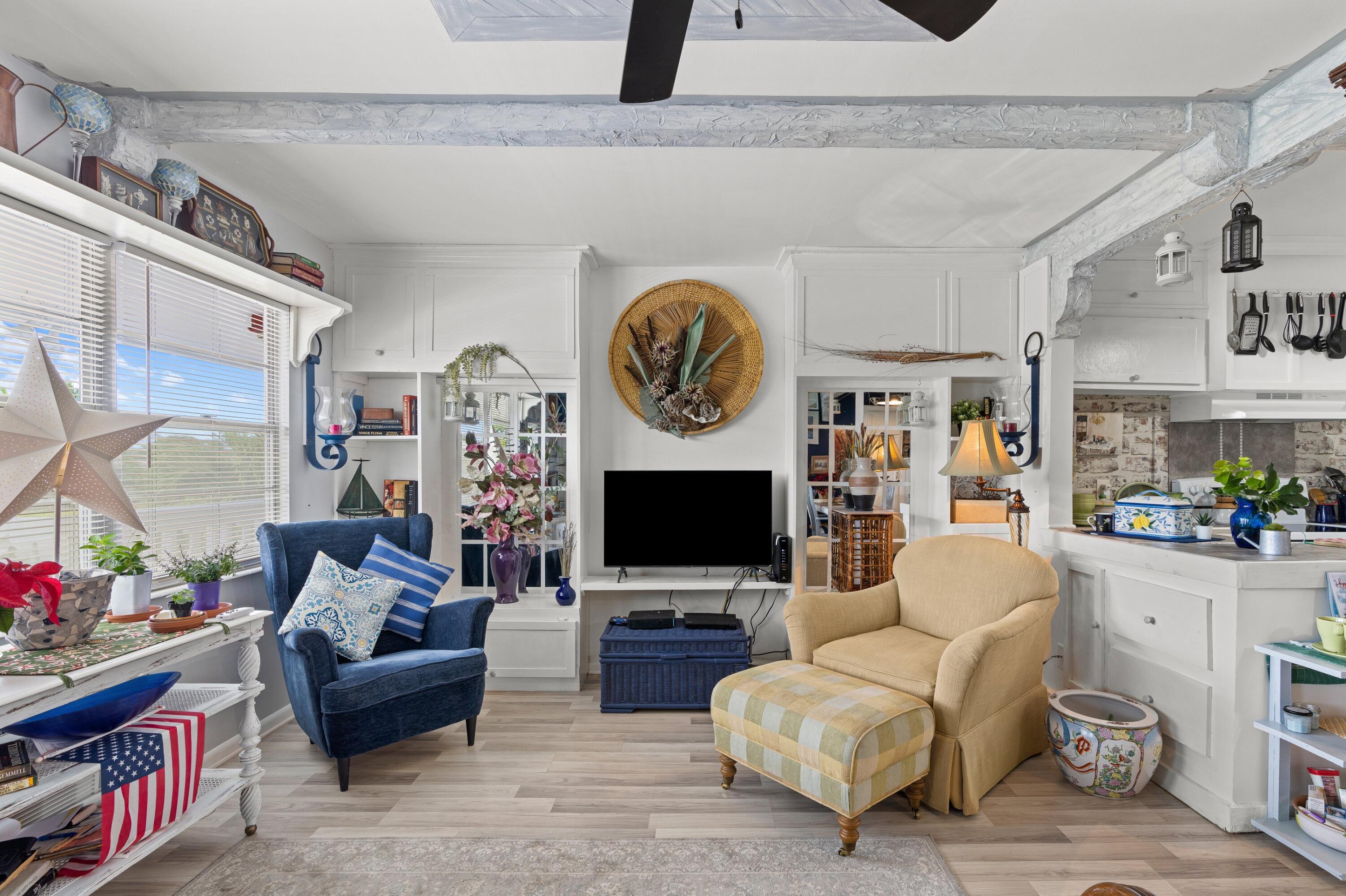 391 Tilford R Deerfield Beach, FL 33442 - Photo 6 of 30 Living Area 2