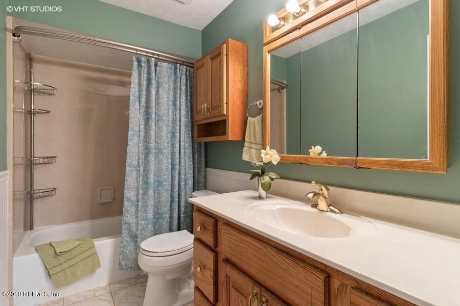 2262 George Wythe Road Orange Park, FL 32073 - Photo 12 of 15 12_2262GeorgeWytheRd_9_2ndBathroom_LowRe