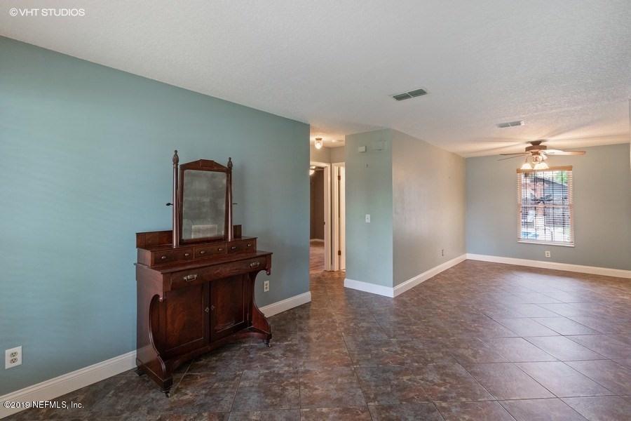 2262 George Wythe Road Orange Park, FL 32073 - Photo 14 of 15 02_2262GeorgeWytheRd_1_LivingRoom_LowRes