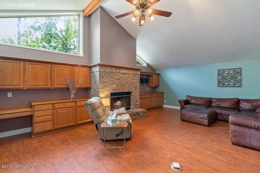 2262 George Wythe Road Orange Park, FL 32073 - Photo 4 of 15 06_2262GeorgeWytheRd_3_FamilyRoom_LowRes