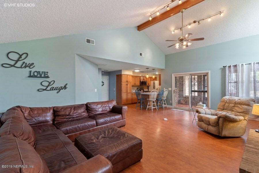 2262 George Wythe Road Orange Park, FL 32073 - Photo 5 of 15 07_2262GeorgeWytheRd_3002_FamilyRoom_Low