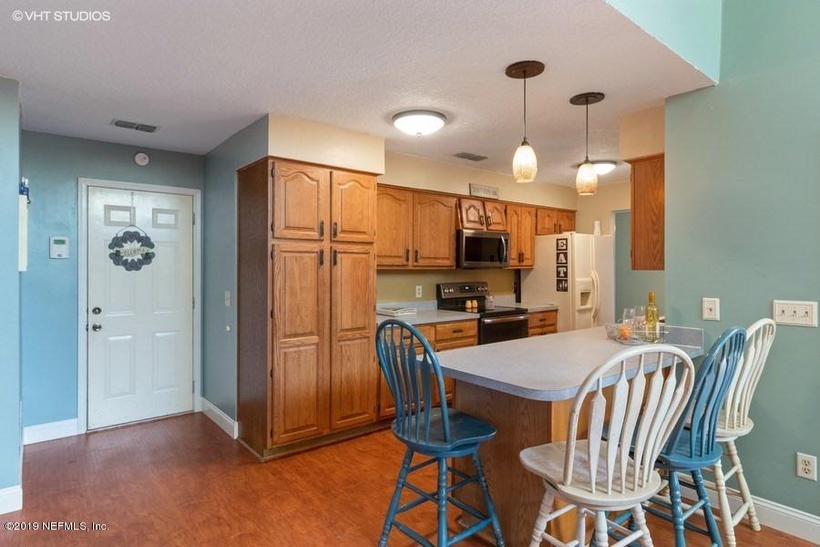 2262 George Wythe Road Orange Park, FL 32073 - Photo 7 of 15 04_2262GeorgeWytheRd_5_Kitchen_LowRes