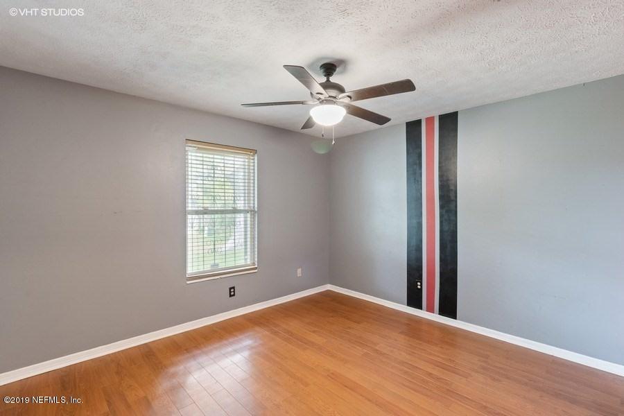 2262 George Wythe Road Orange Park, FL 32073 - Photo 10 of 15 10_2262GeorgeWytheRd_153_2ndBedroom_LowR