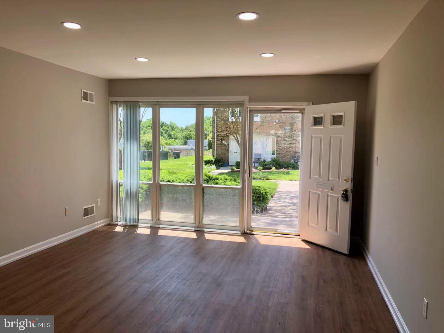1895 Addison Road South District Heights, MD 20747 - Photo 4 of 26