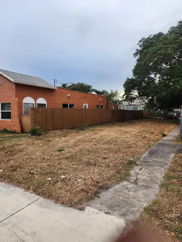 $125,000 | 407 North H Street, Lake Worth Beach, FL 33460