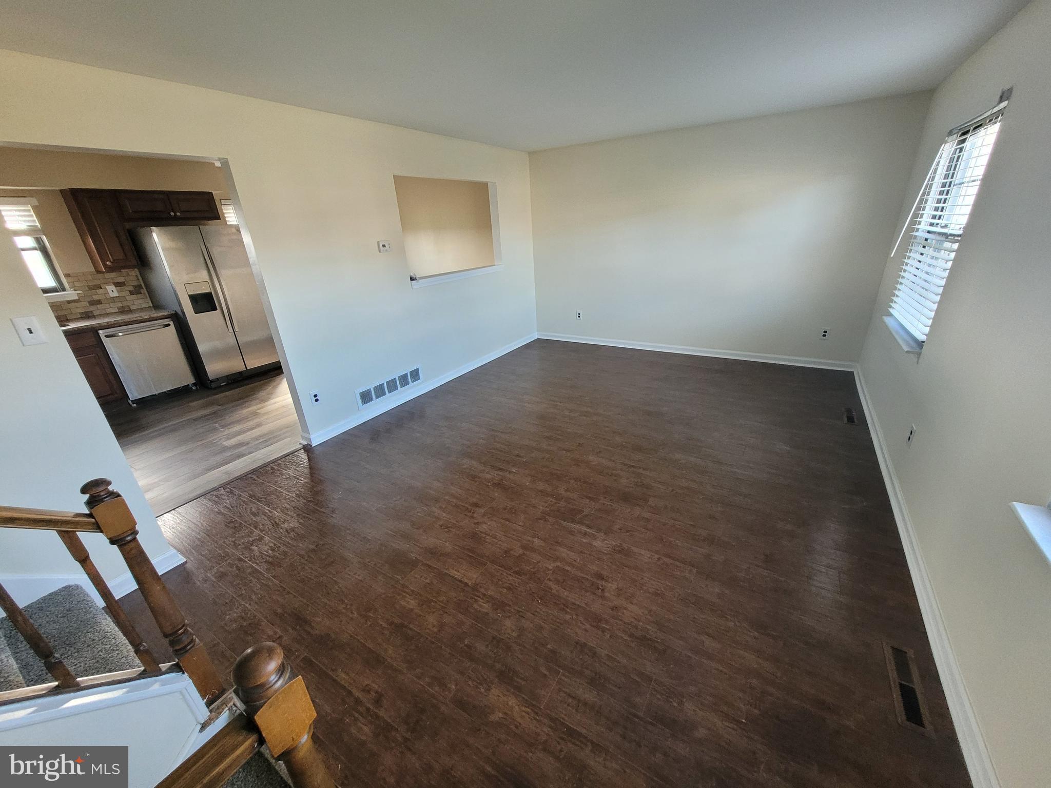 18 Yorktown Road New Castle, DE 19720 - Photo 6 of 17 Living room
