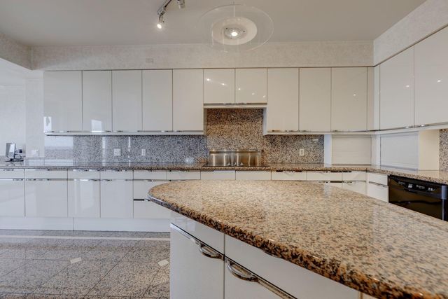 $1,255,000 | 3801 Northeast 207th Street, Unit 18CN, Aventura, FL 33180