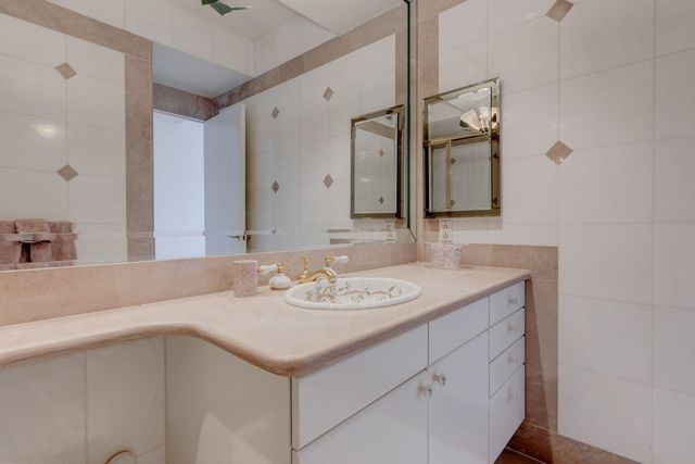 $1,255,000 | 3801 Northeast 207th Street, Unit 18CN, Aventura, FL 33180