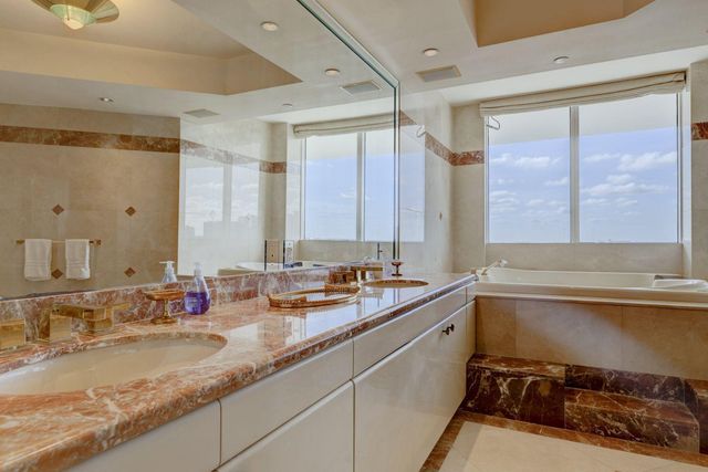 $1,255,000 | 3801 Northeast 207th Street, Unit 18CN, Aventura, FL 33180