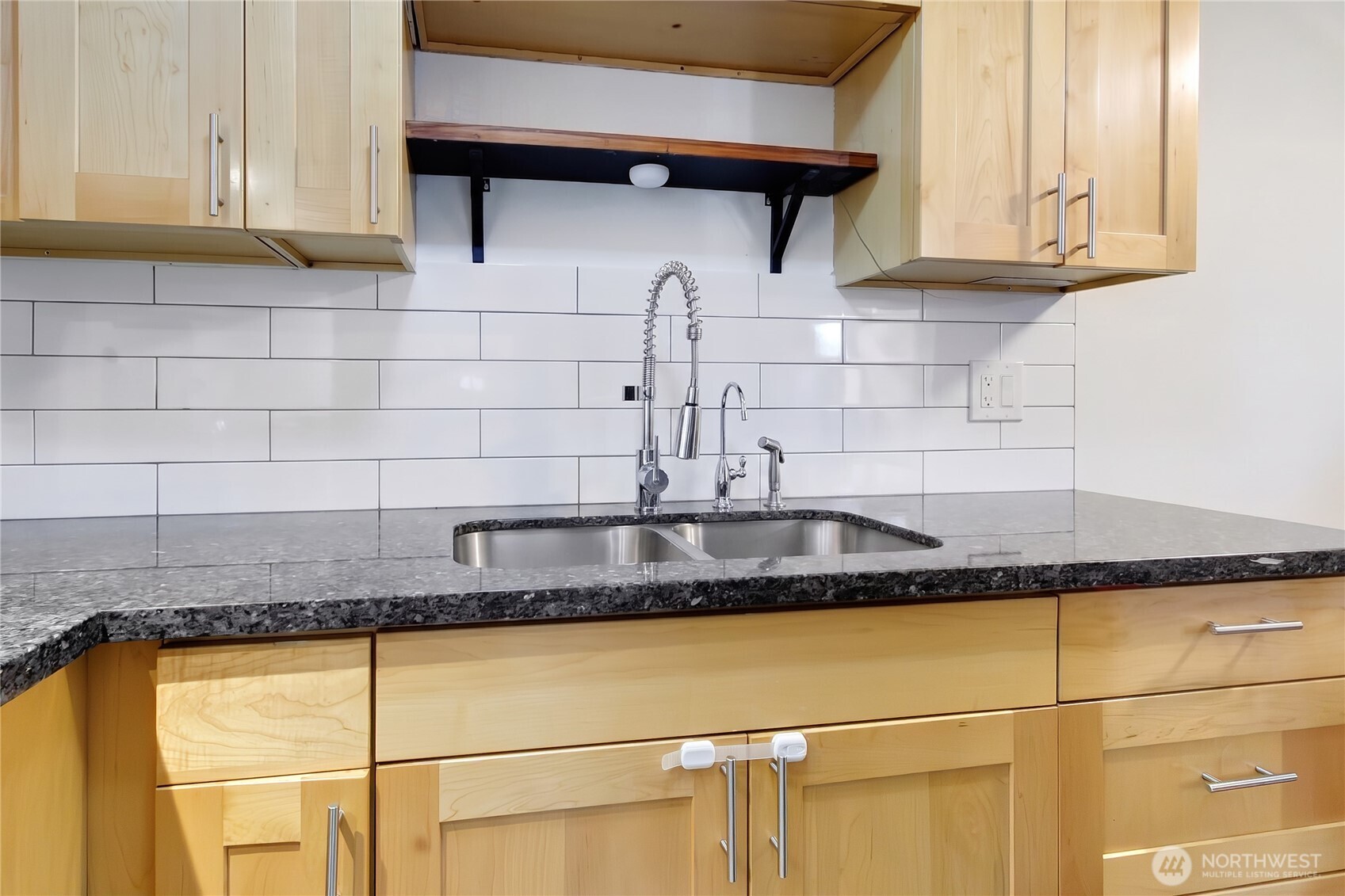 838 Harrington Avenue Northeast Renton, WA 98056 - Photo 8 of 38